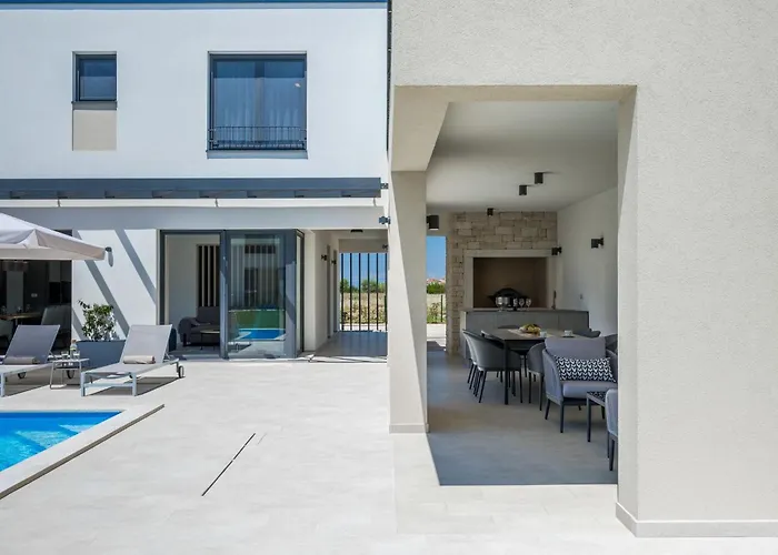 Villa Bella & Chiara By Interhome